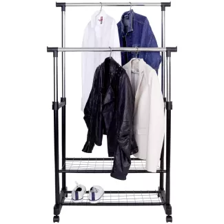 Garde-robe sur roulettes