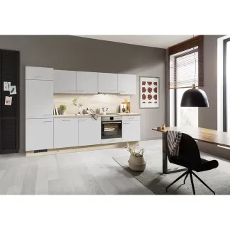 Küchenzeile mit Geräten