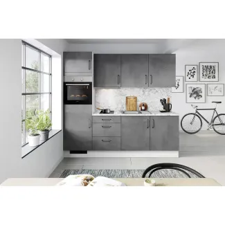 Küchenzeile mit Geräten